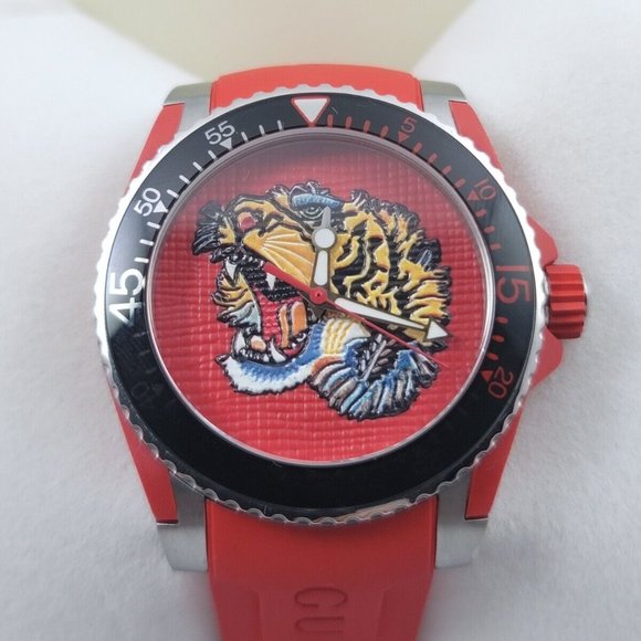 GUCCI Dive, Limited Edition Tiger Head Dial with a Red Rubber Band NEW YA136315 - Picture 4 of 6